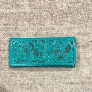 QUE CHULA LEATHER TOOLED WALLET
